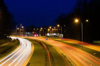W Jędrzejowie kierowca mercedesa pędził trasą S7 ponad 220 kilometrów na godzinę. Surowo zapłaci za przejażdżkę