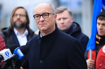 Ciąg dalszy kłopotów Czarzastego. Spóźniony wpis marszałka