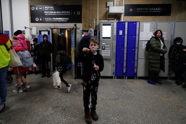 A Ukrainian refugee wait at the Warsaw West Bus Station (Dworzec Autobusowy Warszawa Zachodnia), as refugees from Ukraine wait to be transferred to other countries, following the Russian invasion of Ukraine, in Warsaw, Poland, on 4 March, 2022. Lithuania, Slovakia and other countries have been offering their assistance to refugees escaping from Ukraine, whilst some countries such as the US or UK have imposed sanctions on Russia. (Photo by Ceng Shou Yi/NurPhoto via Getty Images)