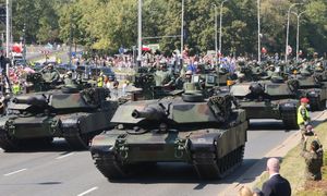 Tak Nawrocki chce finansować zbrojenia. Ekonomista: to do wyobrażenia, ale nie bez ryzyka i kosztów