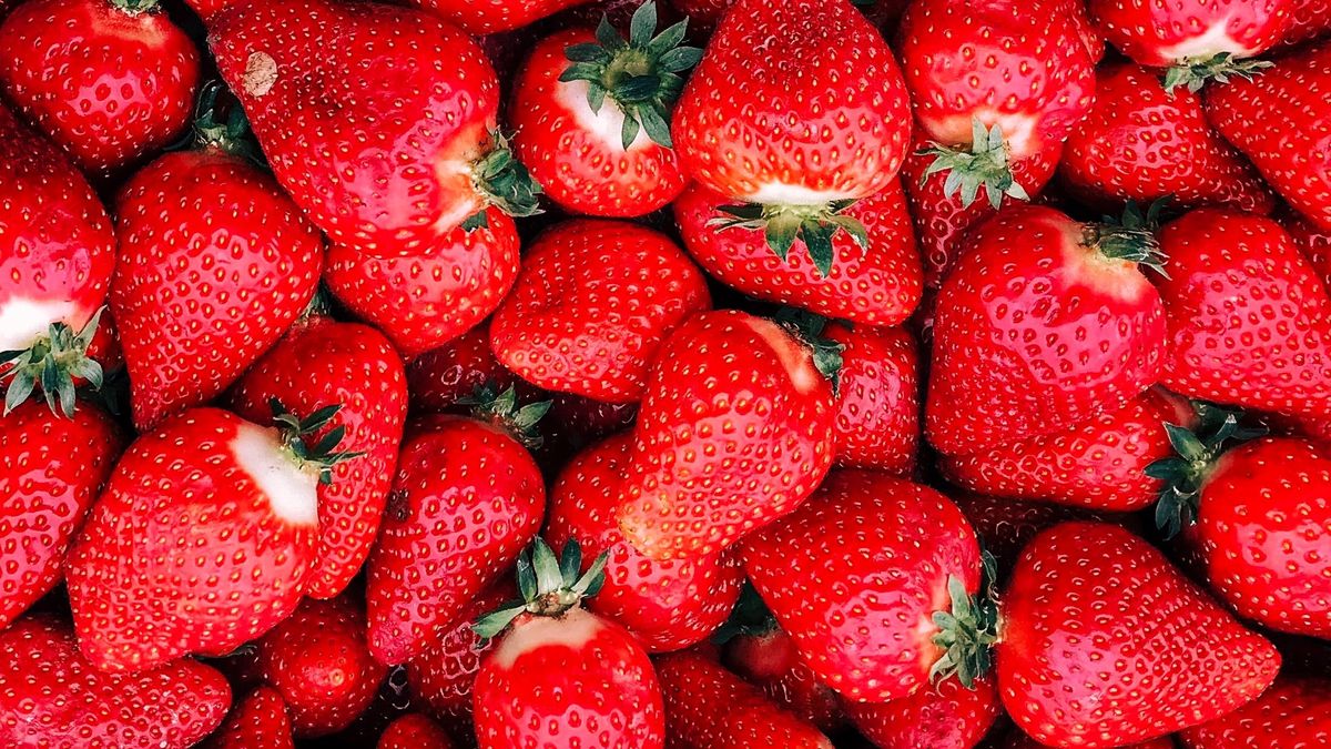 Kto nie powinien sięgać po truskawki?