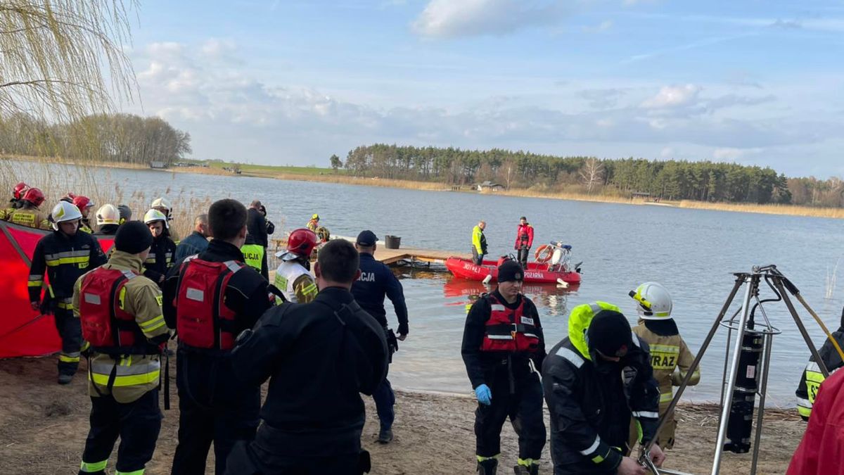 Awionetka zatonęła w Jeziorze Kłeckim. Nie żyje 55-letni obywatel Niemiec