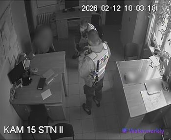 Nieobyczajny wybryk na klatce schodowej. "Pani Izabela została ukarana mandatem"