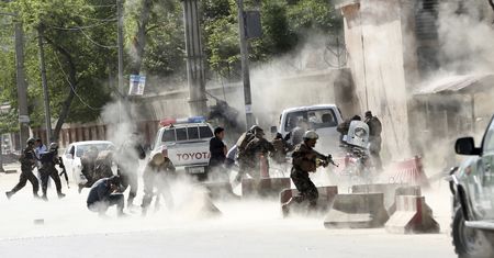 Terroryści z ISIS wzięli na cel dziennikarzy w Afganistanie. Samobójca udawał reportera