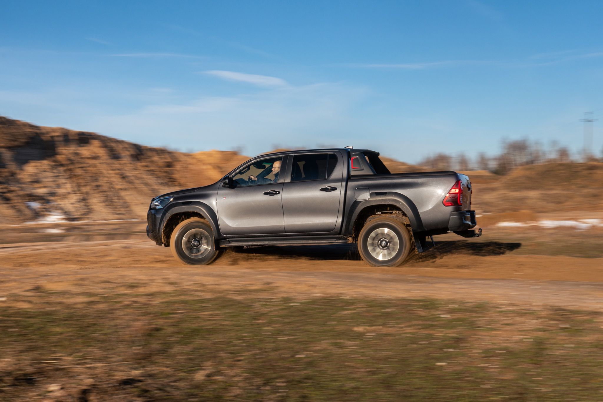 Isuzu D-Max i Toyota Hilux