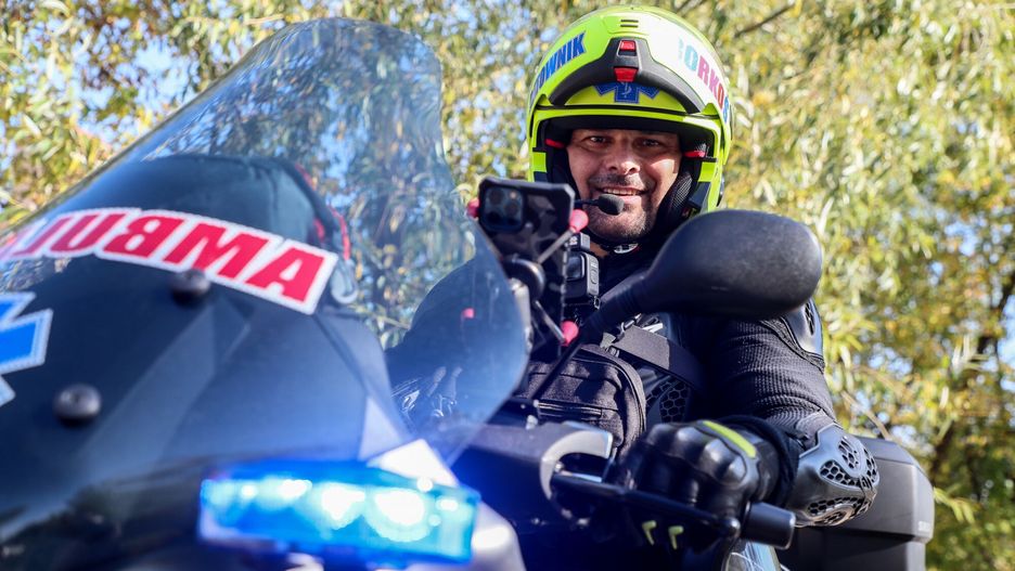 Ratownik z motoambulansu miał wypadek. Trafił do szpitala 