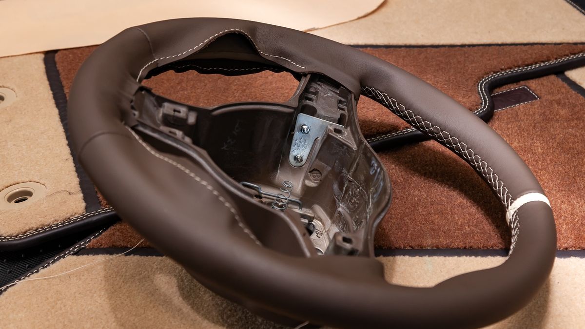 Obszywanie kierownicy to zadanie dla kogoś, kto wie jak to zrobić.