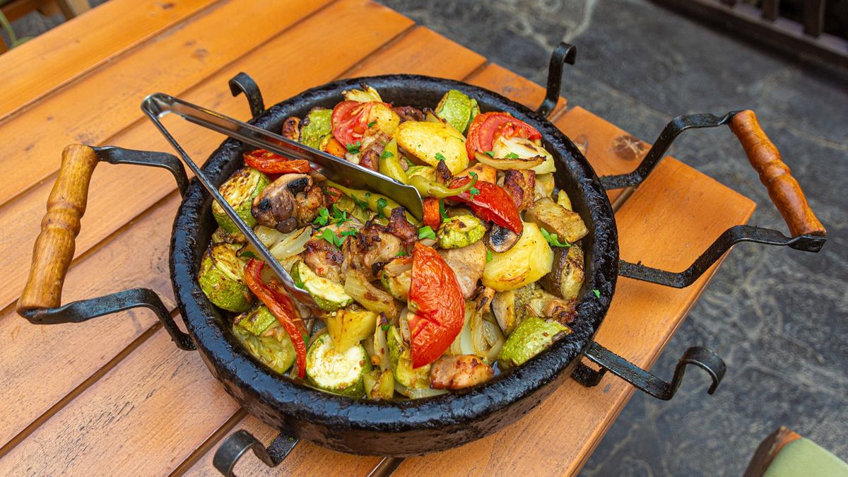 Przepis na tradycyjny sacz bługarski.