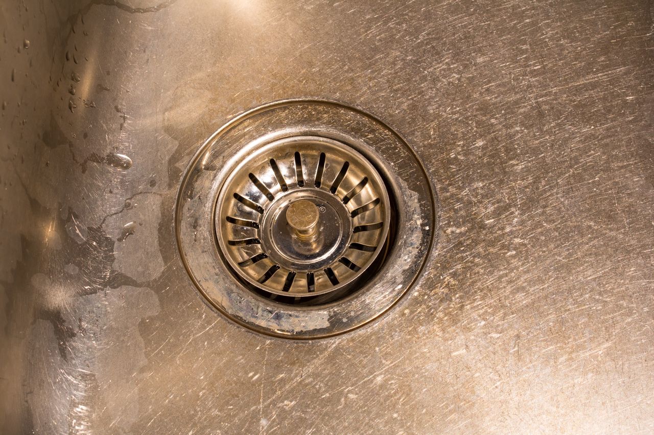 Unclog drains naturally: Aspirin and baking soda to the rescue