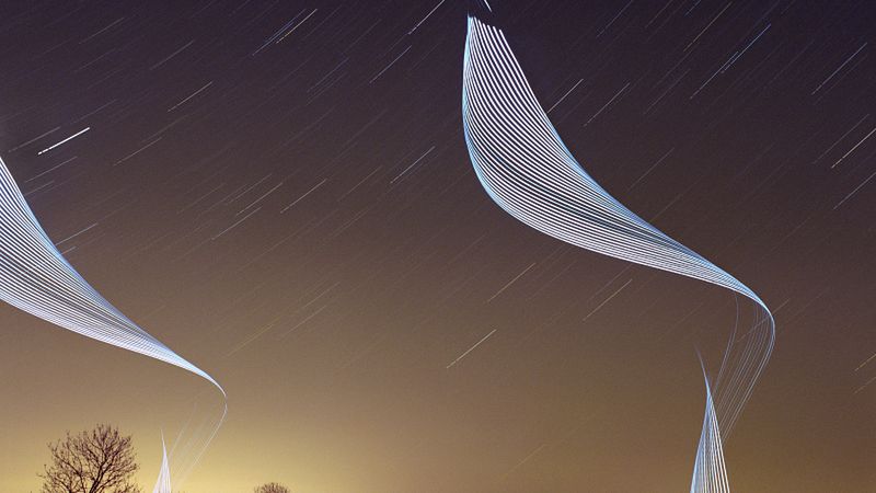 Jak powstały niezwykłe tornada namalowane światłem w nocy? 1