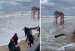Fale wdarły się na ląd w Stegnie. "Morze zagarnęło całą plażę"