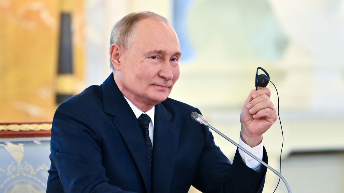 The meeting of BRICS and BRICS Plus High-Level Security Officials in St. Petersburg
epa11599776 Russian President Vladimir Putin attends a meeting with high-ranking BRICS officials responsible for security matters and national security advisers at the Constantine Palace in Strelna in the suburb of St. Petersburg, Russia, 12 September 2024.  EPA/KRISTINA KORMILITSYNA / SPUTNIK / KREMLIN POOL MANDATORY CREDIT 
Dostawca: PAP/EPA.
KRISTINA KORMILITSYNA / SPUTNIK / KREMLIN POOL