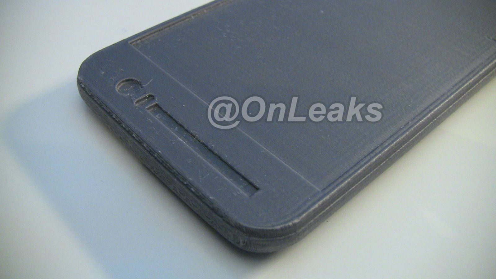 Atrapa HTC One M9+ uwieczniona na wideo u boku mniejszego brata 12