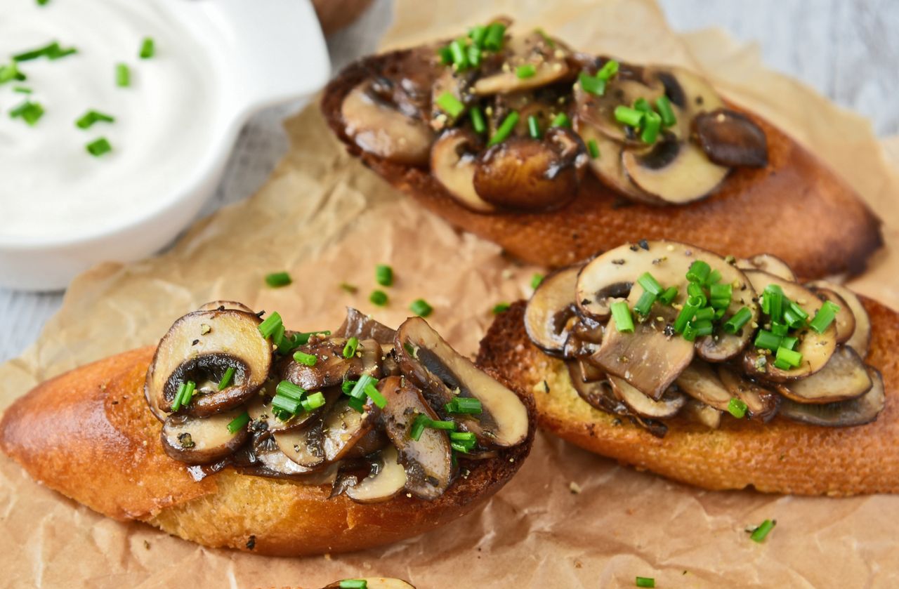 Bruschetta with mushrooms