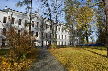 Skierniewice: Jesień na kampusie Akademii Nauk Stosowanych Stefana Batorego