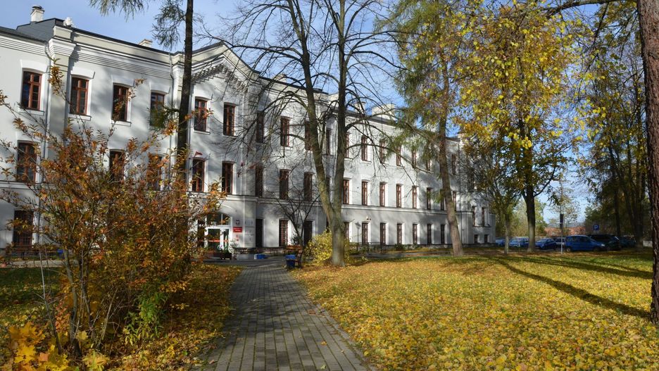 Jesień na kampusie Akademii Nauk Stosowanych Stefana Batorego w Skierniewicach