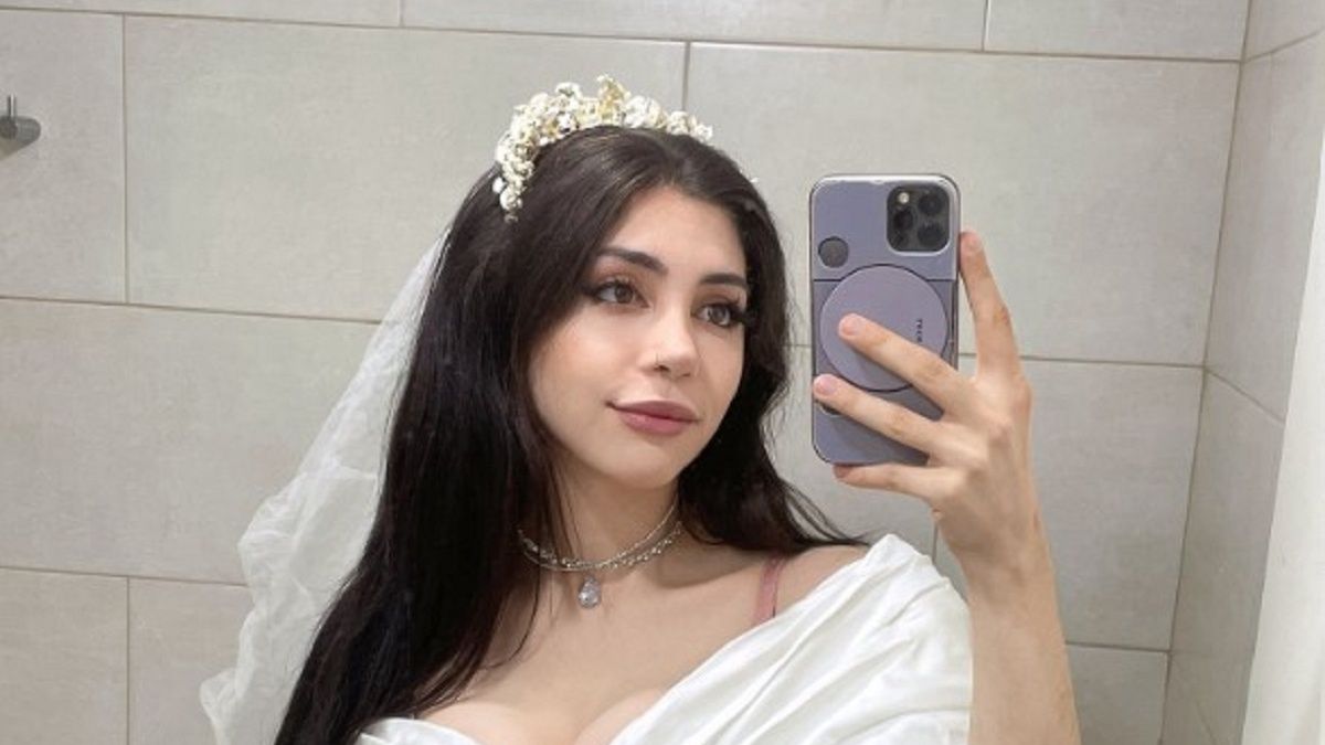 Zrobiła to sama ze sobą. 