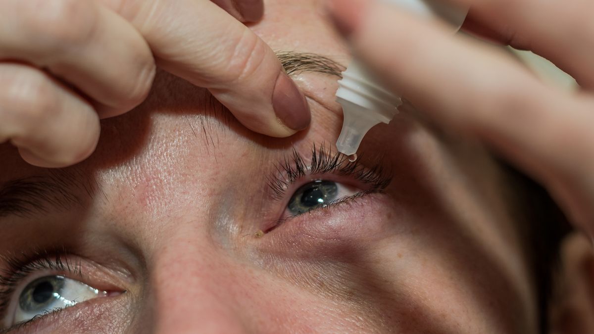 Tobradex włącza się do leczenia chorób oczu, którym może towarzyszyć zakażenie