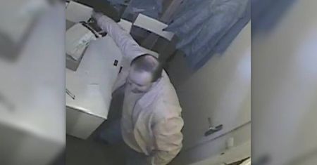 Ukradł z restauracji torebkę z pieniędzmi i dokumentami. Rozpoznajesz go?