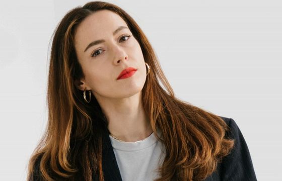 Justyna Majka w Many Mornings