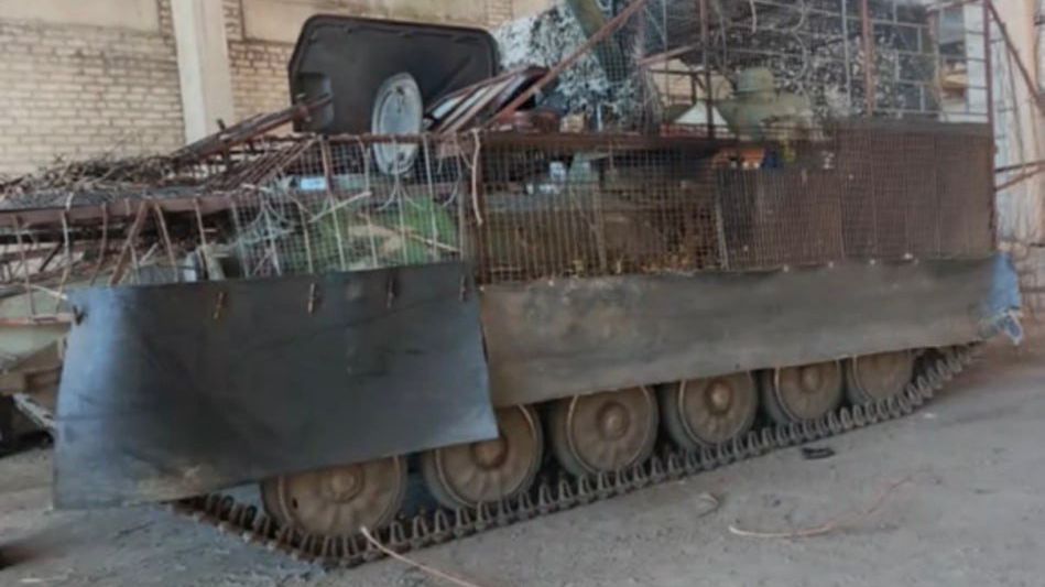 Rosyjski MT-LB wyposażony w wieżę 2S9 Nona