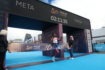 Etiopsko-kenijski triumf na ulicach Poznania. Znamy zwycięzców jubileuszowego maratonu