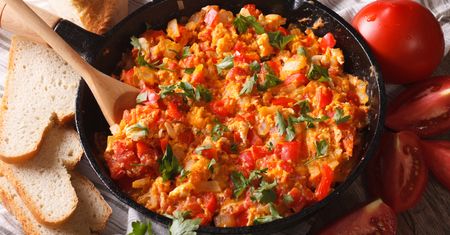 Menemen – turecka jajecznica z pomidorami i papryką