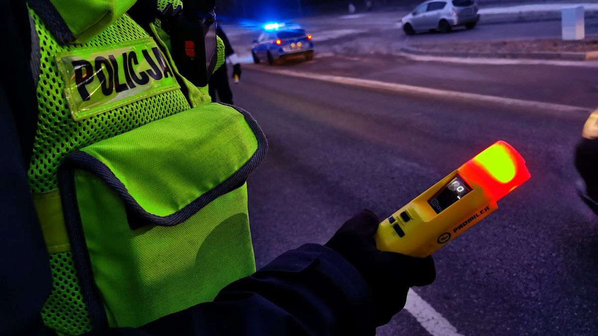 kontrola drogowa alkomat badanie trzeźwości policja