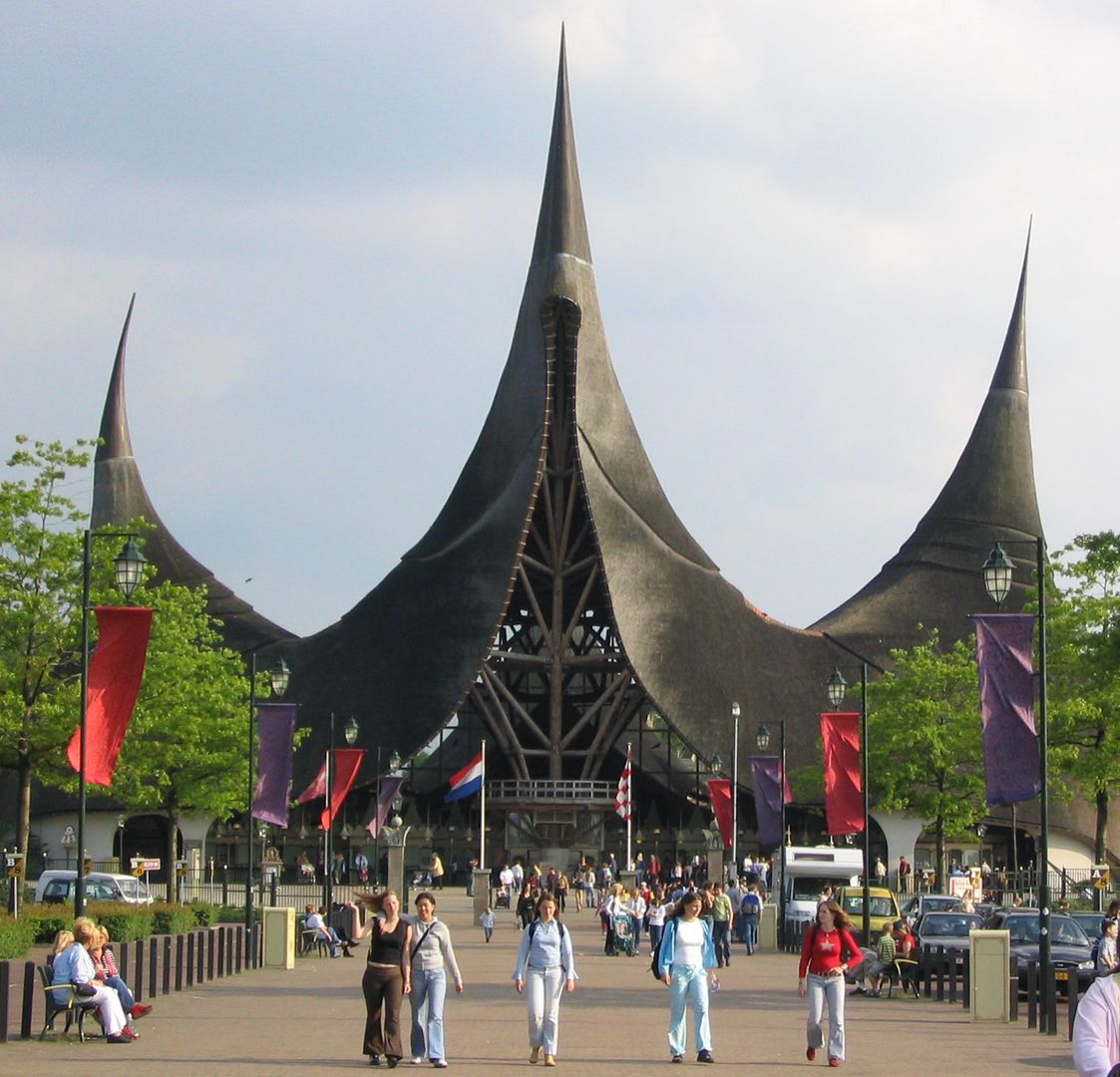 Efteling, Kaatsheuvel, Holandia - 4,8 mln odwiedzających