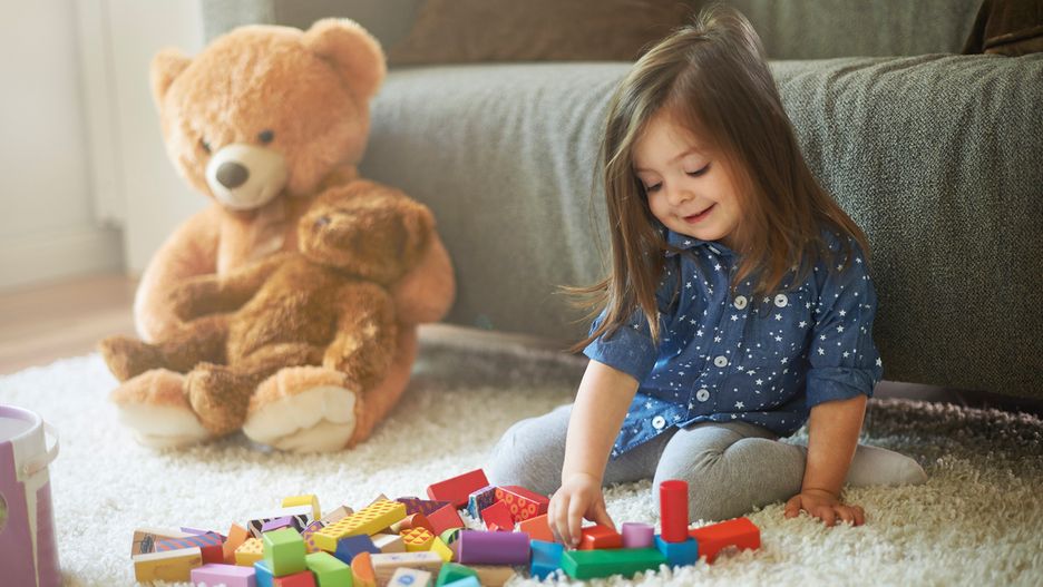 O tym, co się znajdzie na podłodze w pokoju dziecięcym, decyduje wiele czynników, m.in. skłonność malucha do reakcji alergicznych