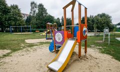 Biery. Poparzony 2-latek na placu zabaw. Sąsiedzi chłopca obiecują nagrodę