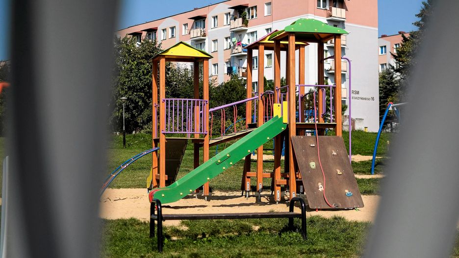 Ojciec zaatakował nożem 3-latka na placu zabaw