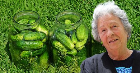 Babcia przestrzegała. Przez głupi błąd kiszone ogórki się zepsują