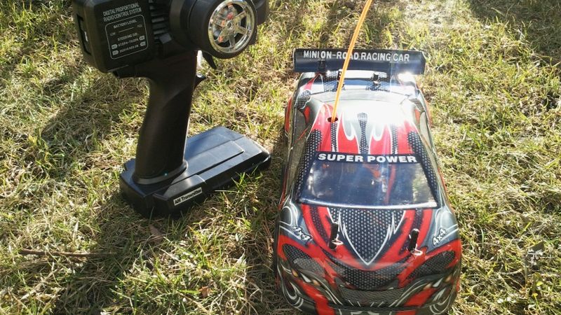 Miniaturowy drift, czyli czy warto kupować samochód RC? [wideo] 1