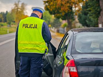 Wypadek w Prokocicach. Dwie osoby trafiły do szpitala po zderzeniu volkswagena z volvo