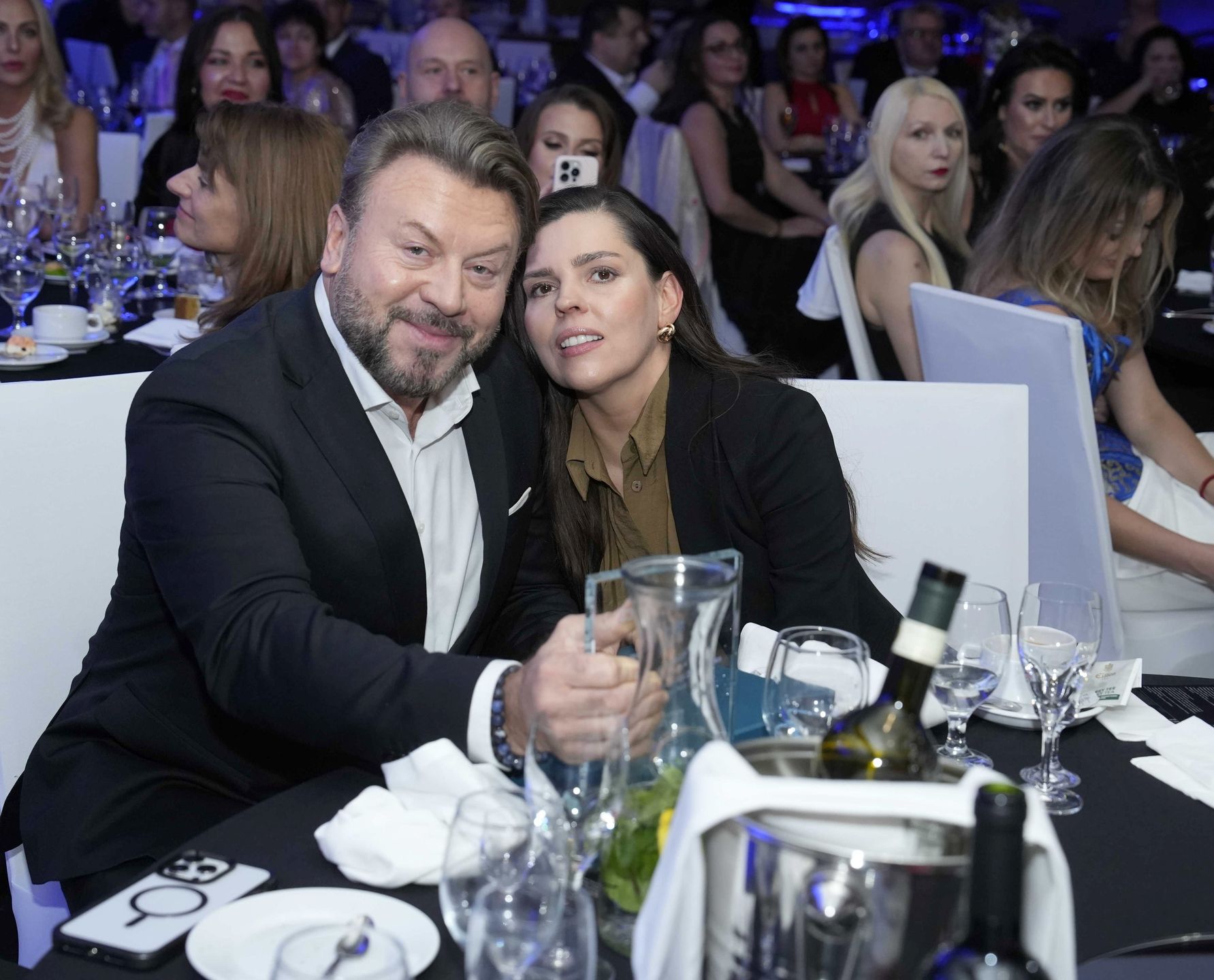 Michał Milowicz z partnerką 