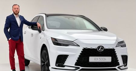 Widziałem nowego Lexusa RX 500h na żywo. W końcu zmiany w środku, najbardziej intryguje silnik