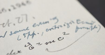 List Alberta Einsteina ze słynnym E = mc2 sprzedany za astronomiczną kwotę