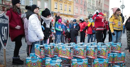 Filantropia po polsku. Na cele dobroczynne wydajemy ostrożnie, na miarę naszych możliwości