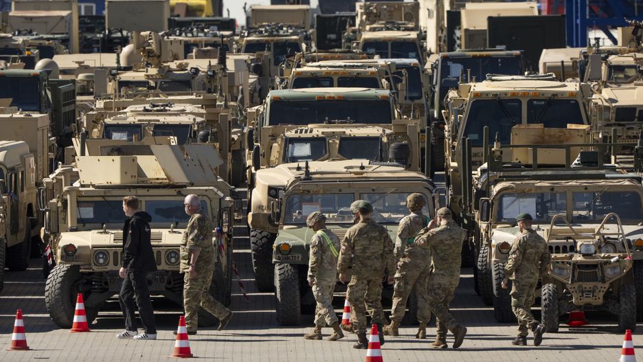 US Army equipment is being repatriated from Esbjerg Harbor
epa12007657 US Army equipment is being repatriated from Esbjerg Harbor, during Operation Raven Assistor, in Esbjerg, Denmark, 03 April 2025. Cargo ships received by Danish and US military personnel are used for the planned repatriation of US Army equipment and materials that have been used in exercise activities on NATO's eastern flank.  EPA/Bo Amstrup DENMARK OUT 
Dostawca: PAP/EPA.
Bo Amstrup
ferry, vehicles, conflict, Ukraine, Russia