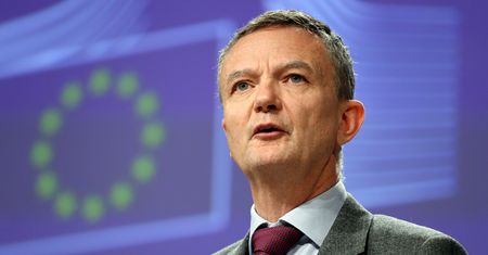 Reakcja Brukseli na słowa Morawieckiego o pistolecie KE