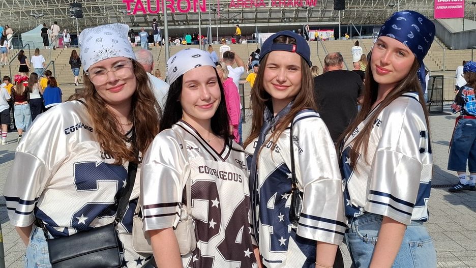 Tłumy fanów BIllie EIlish pod Tauron Areną