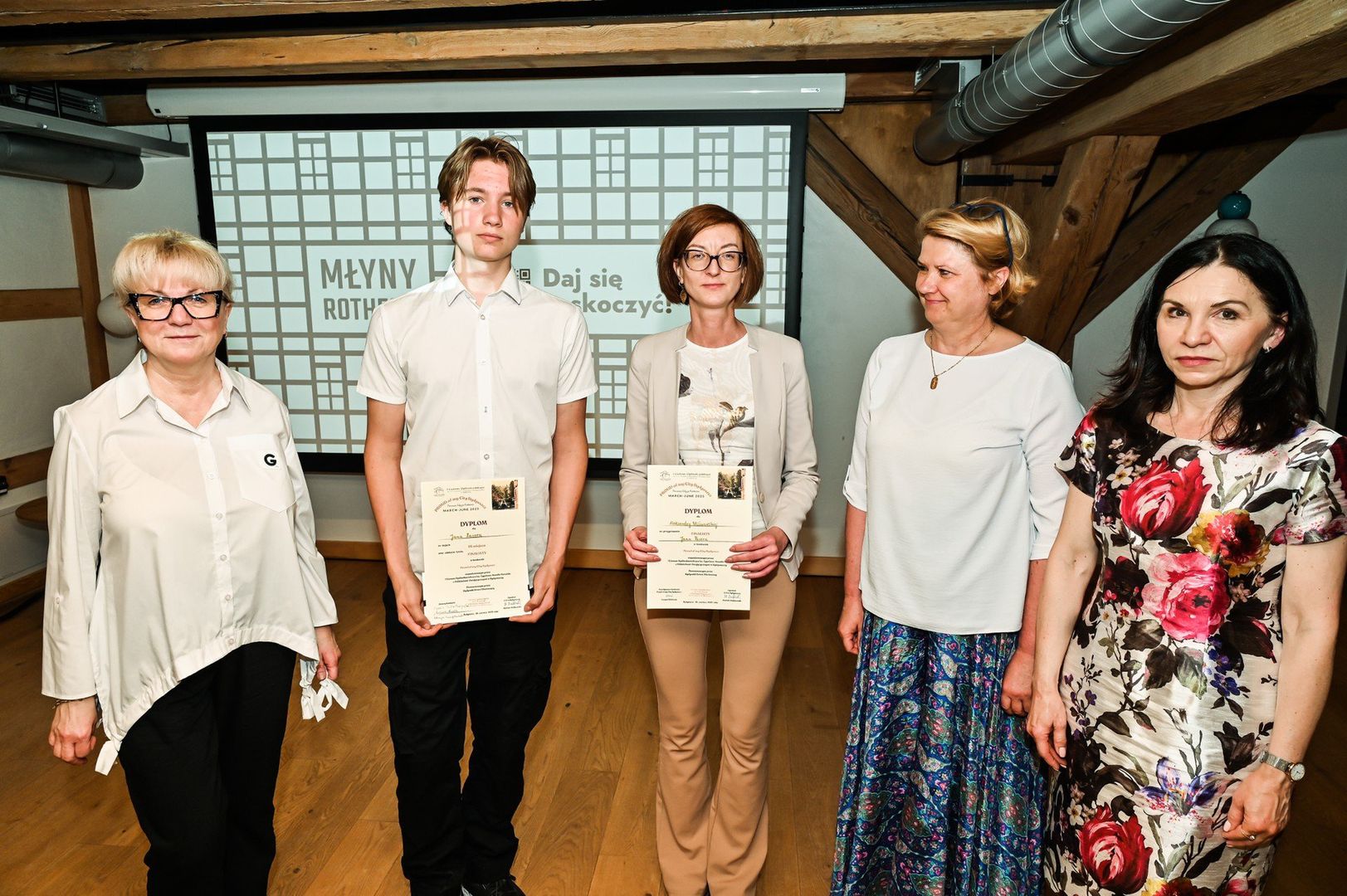 Pierwsze miejsce w konkursie &#34;Proud of my City Bydgoszczy&#34; zajęła Antonina Małecka. Na drugim miejscu na podium stanął Jan Zalewski. Trzecią nagrodę zdobyła Emilia Rybacka. 