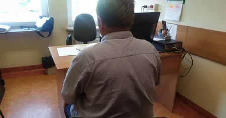 Chcąc uniknąć mandatu, zaproponował łapówkę