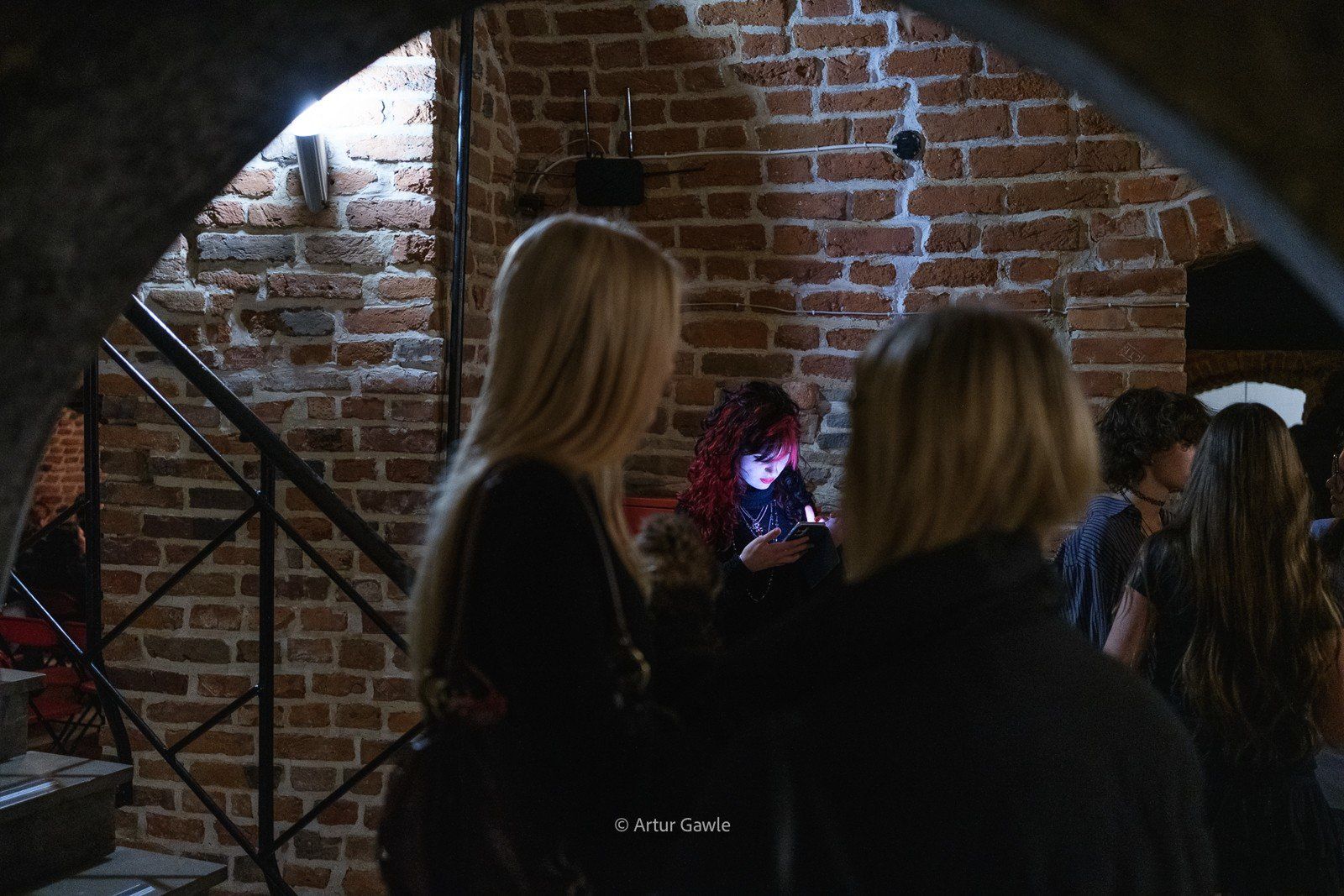 Podczas koncertu w Piwnicach TCK artyści występujący na scenie zafundowali publiczności porządną dawkę rockowego grania