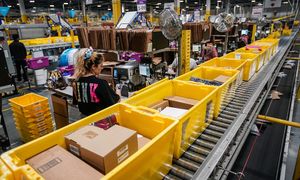 Amerykanie zapłacą więcej. Amazon podnosi ceny przez wojnę