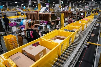 Amerykanie zapłacą więcej. Amazon podnosi ceny przez wojnę