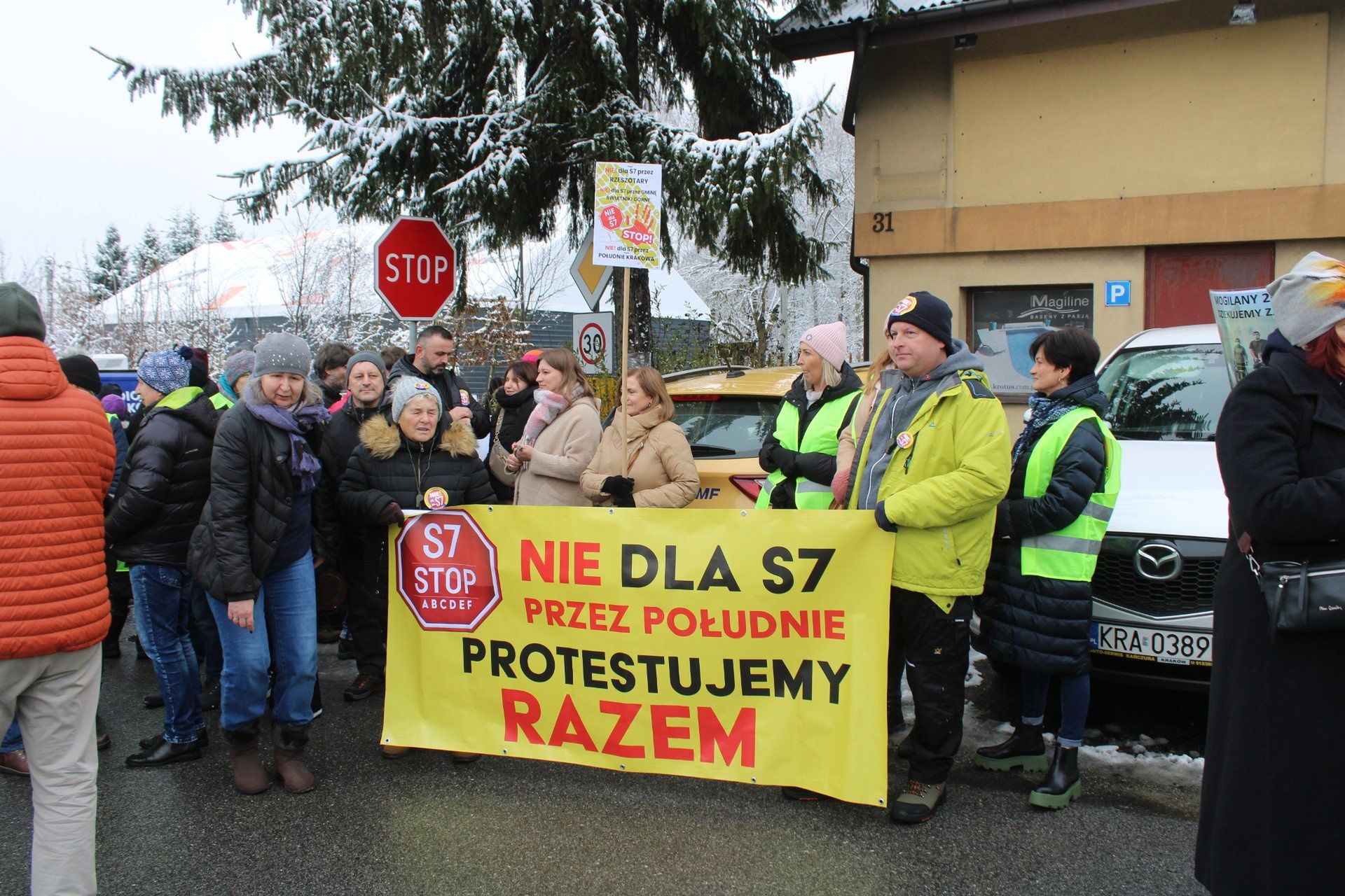 Protesty przeciwko proponowanym wariantom drogi ekspresowej S7