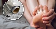 Weź folię aluminiową i owiń stopy. W mig pozbędziesz się tego problemu