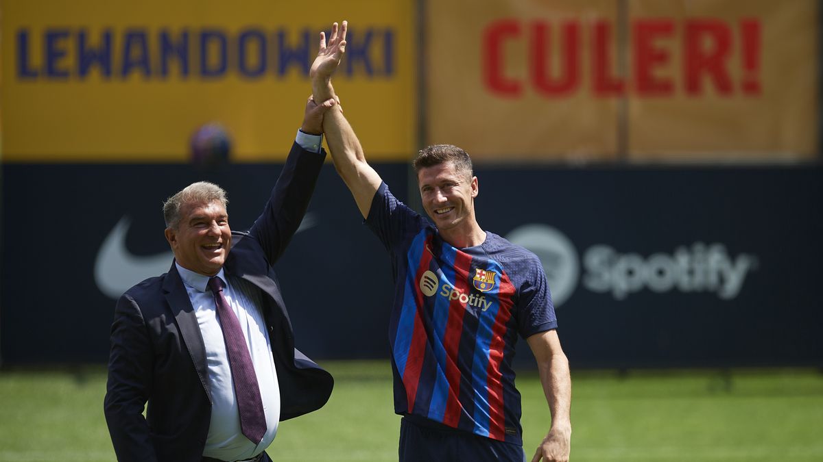 Robert Lewandowski  and Joan Laporta during the presentation of Robert Lewandowski as a new player of FC Barcelona, at Camp Nou on August 5, 2022 in Barcelona, Spain. (Photo by Jose Breton/Pics Action/NurPhoto via Getty Images)